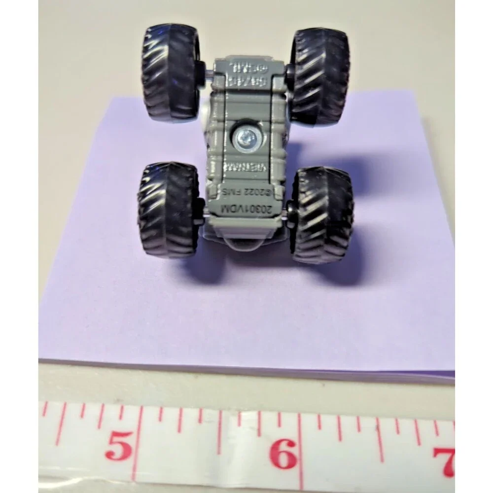 Monster Jam Official Max D Monster Truck, Die-Cast Vehicle 1:87 Scale Model